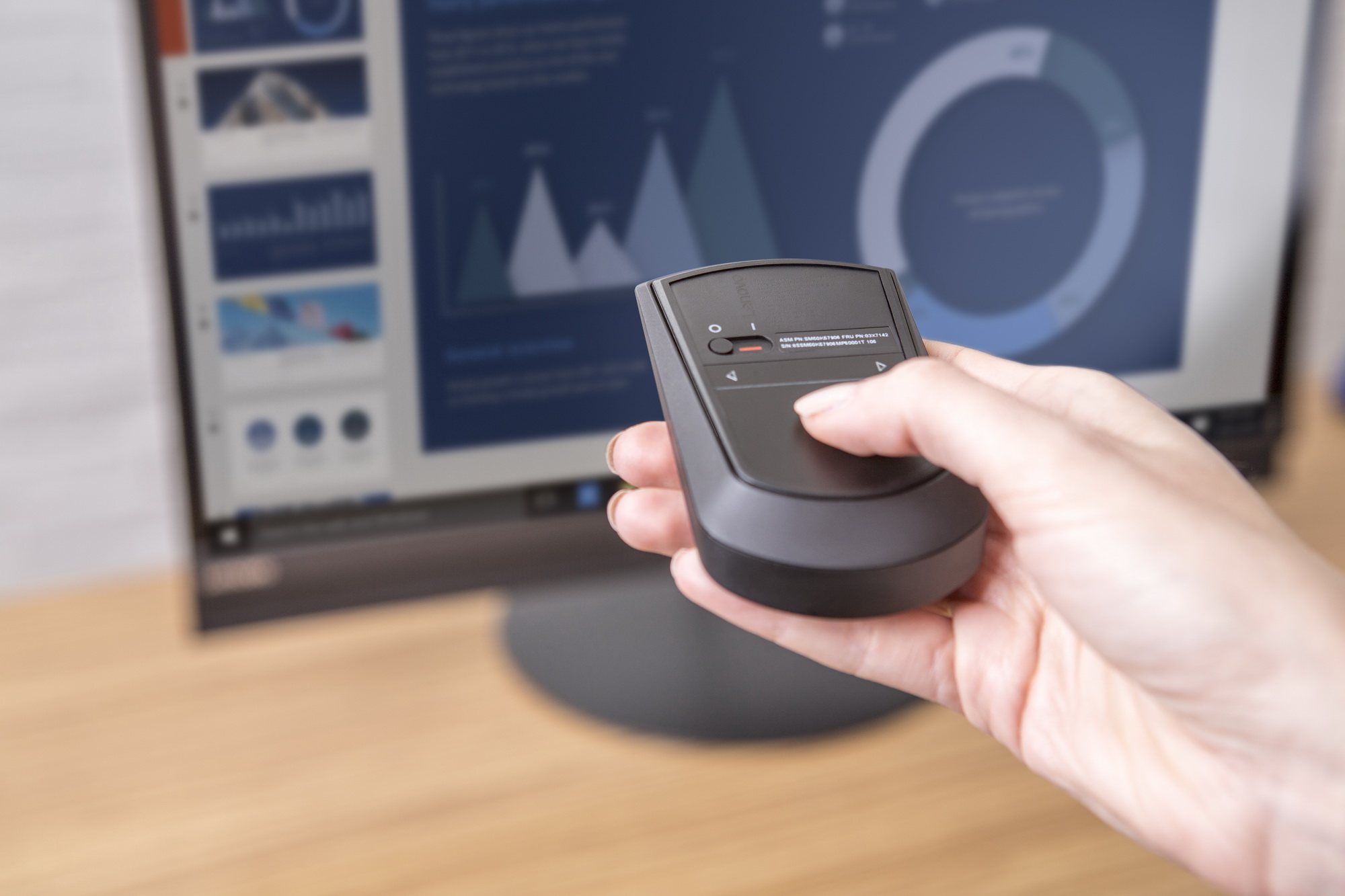 ThinkPad_X1_Wireless_Touch_Mouse_2