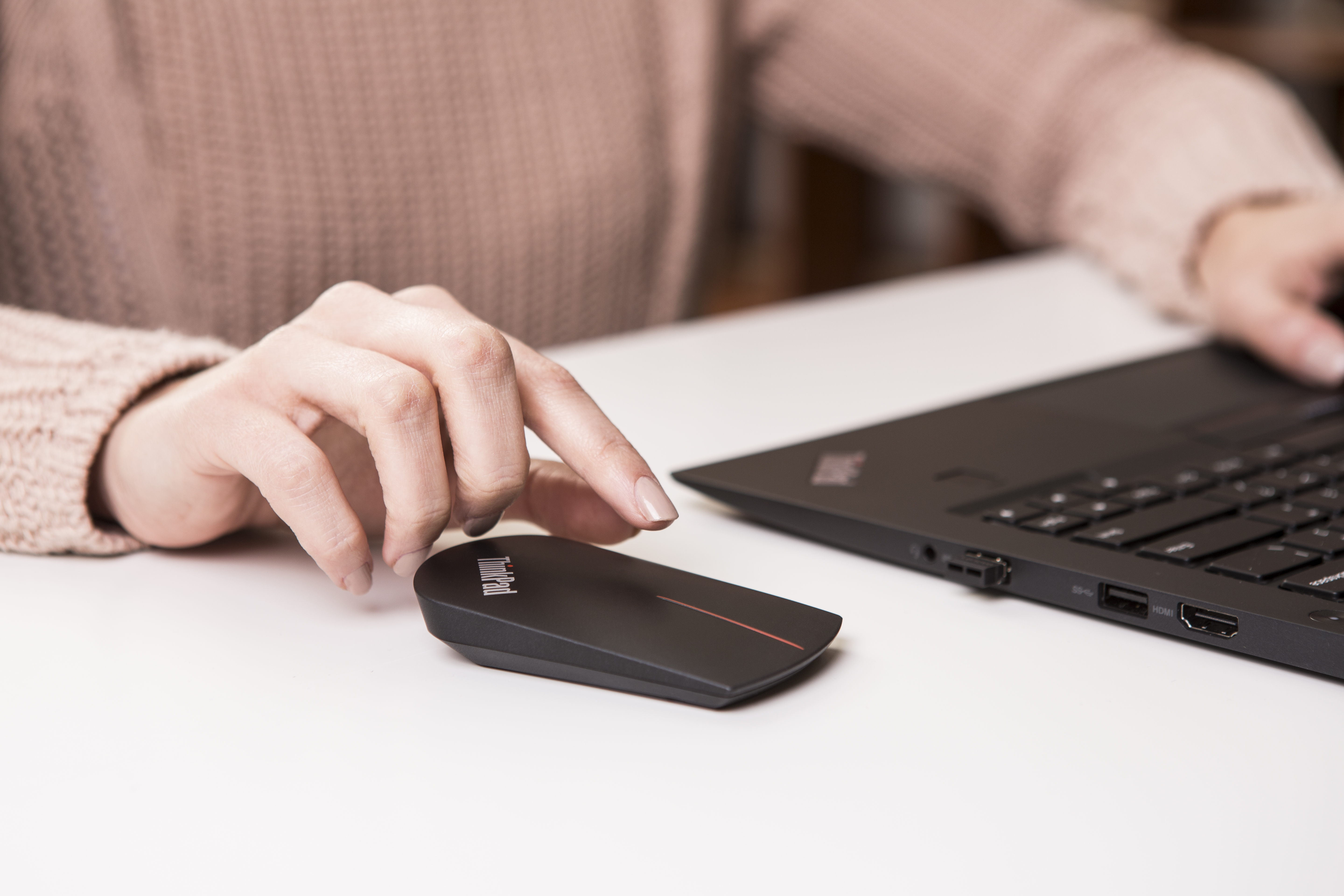 ThinkPad X1 Ultra Sleeve Lifestyle_X1_Wireless_Touch_Mouse