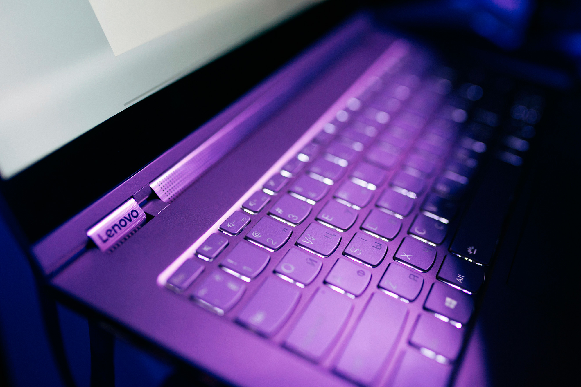YOGA-C930_keyboard_and_soundbar