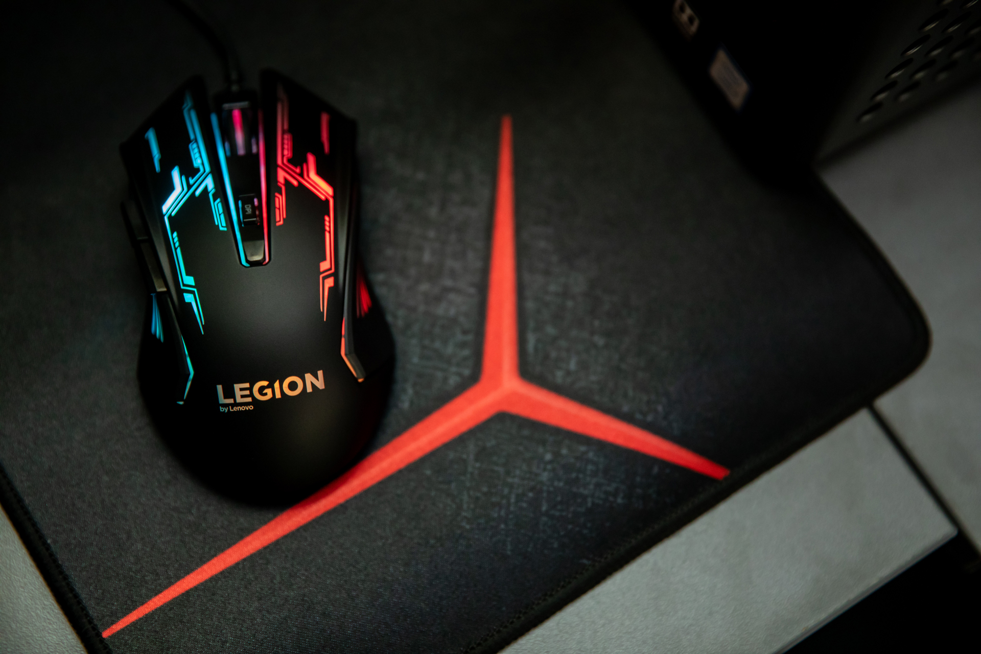 Lenovo_Legion_M200_RGB_and_Lenovo_Y_Gaming_Mouse_Pad