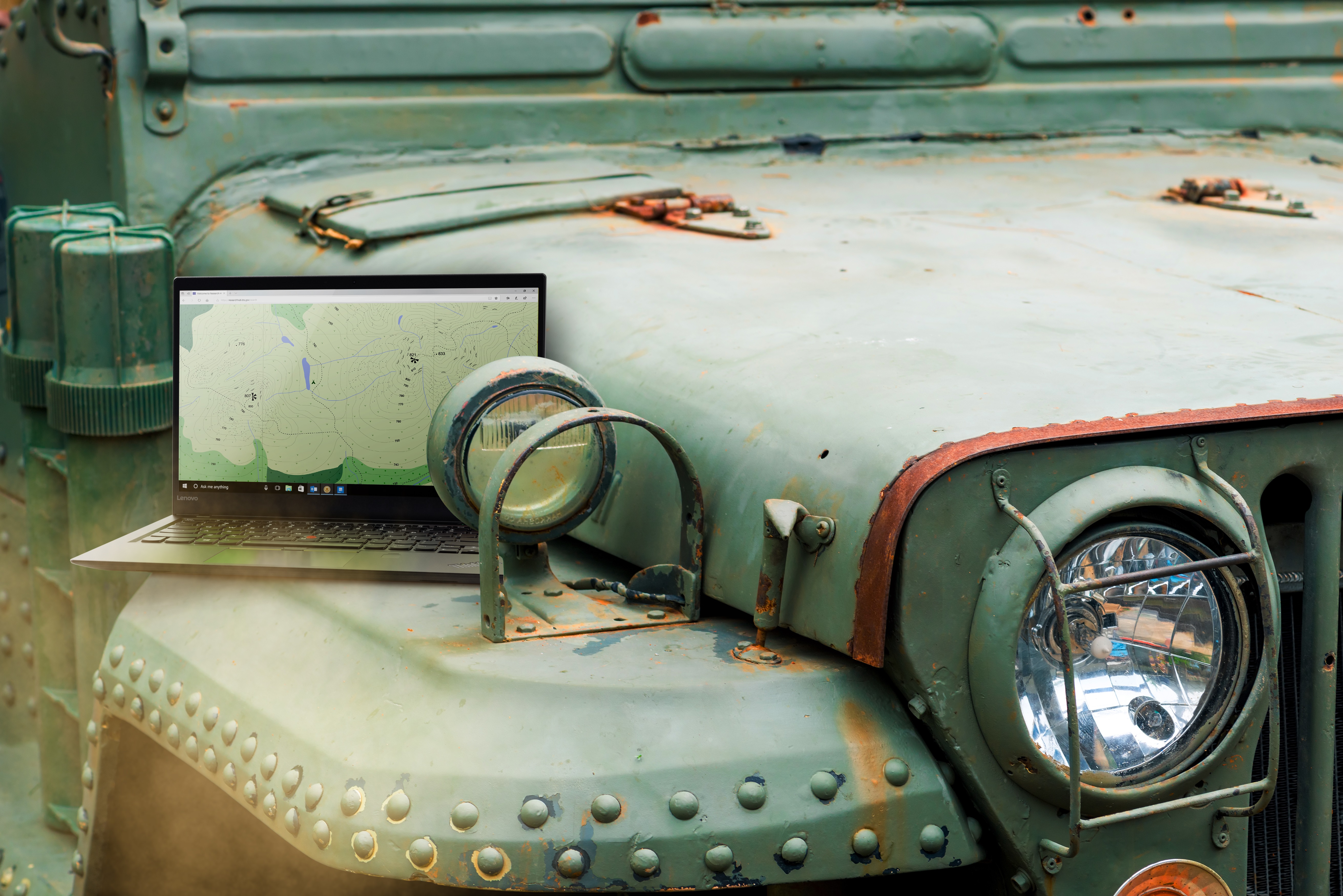 ThinkPad_on_Rusty_Jeep