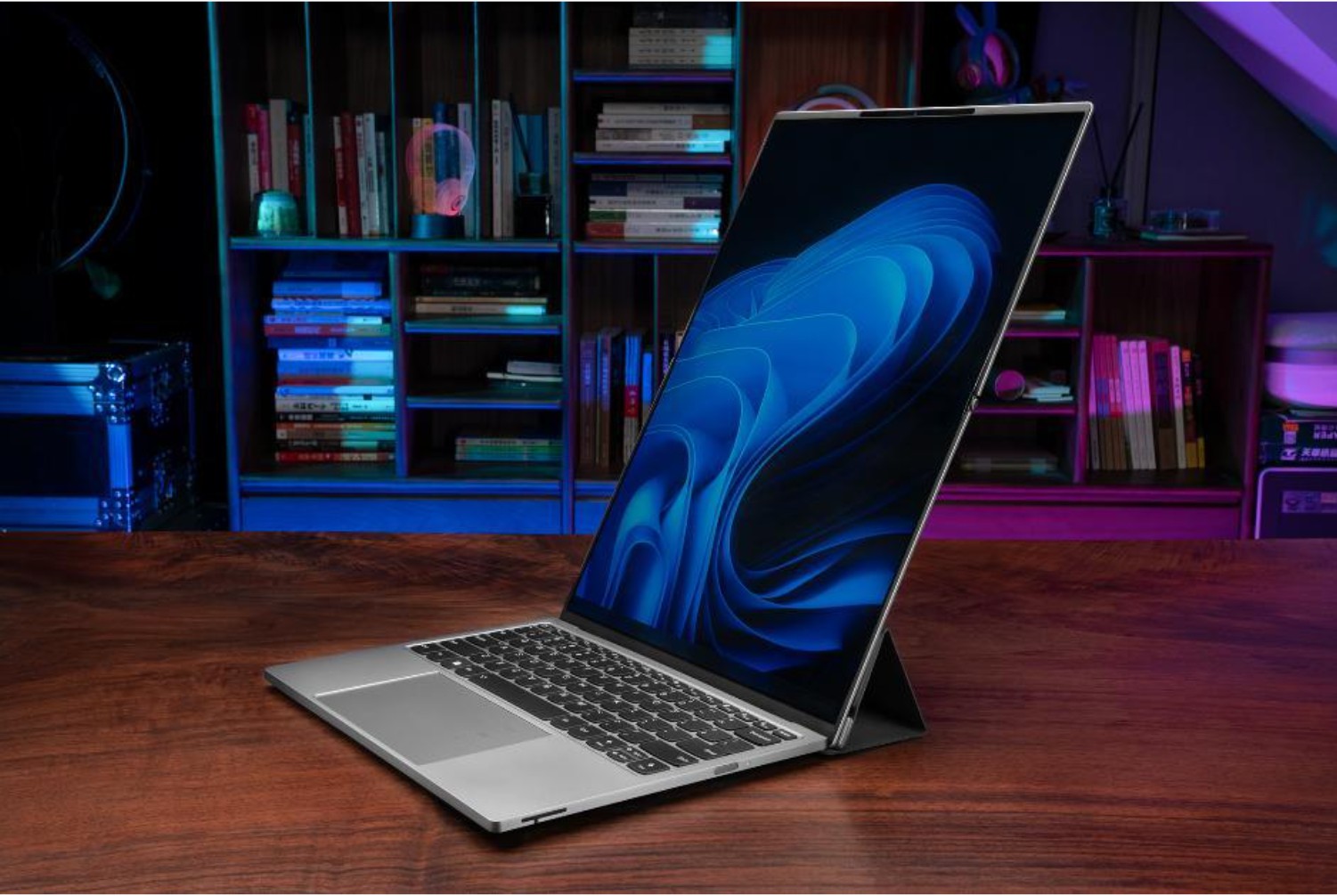 A computer on a table

AI-generated content may be incorrect.