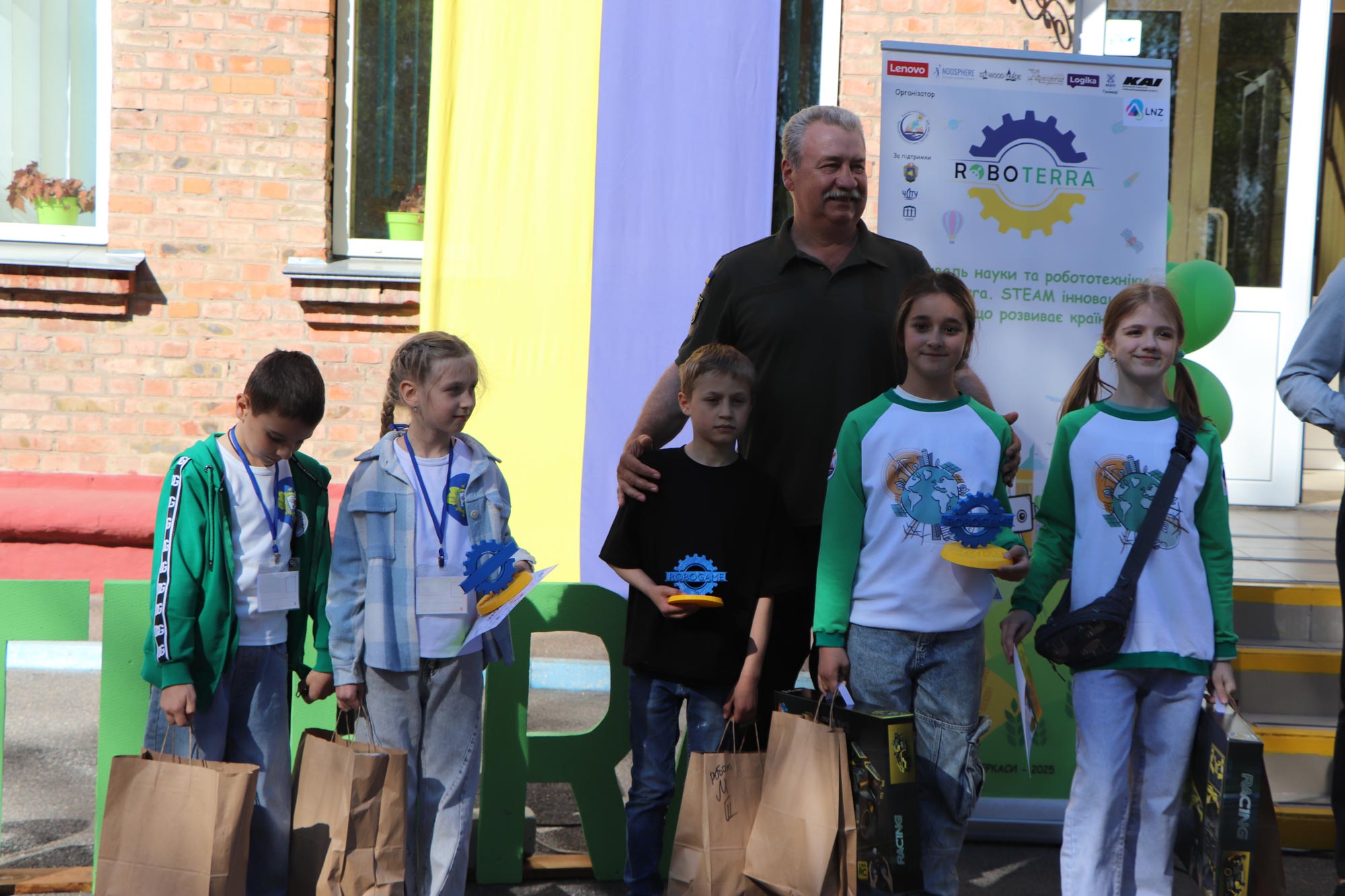 Awards ceremony for RoboTerra festival participants